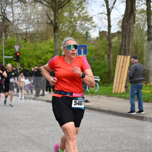12.04.2026 - 45. Internationalen Wilhelmsburger Insellauf J. Mangold http://msf.ph/oto/9515854 12.04.2026 13:16:41 Ziel 3656, 4312, 5404, 3704, 3846, 2316, 5487, 3040, 4752, 3886, 3097, 2942, 3575, 2670, 3061, 3281, 4315, 4867, 4868, 4130, 4129, 2609, 2610, 2571 meine-sportfotos.de