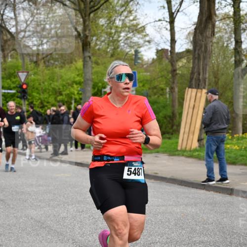 12.04.2026 - 45. Internationalen Wilhelmsburger Insellauf J. Mangold http://msf.ph/oto/9515855 12.04.2026 13:16:41 Ziel 3656, 4312, 5404, 3704, 3846, 2316, 5487, 3040, 4752, 3886, 3097, 2942, 3575, 2670, 3061, 3281, 4315, 4867, 4868, 4130, 4129, 2609, 2610, 2571 meine-sportfotos.de
