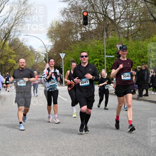 12.04.2026 - 45. Internationalen Wilhelmsburger Insellauf J. Mangold http://msf.ph/oto/9515857 12.04.2026 13:16:42 Ziel 3656, 4312, 5404, 3704, 3846, 2316, 5487, 5487, 3040, 4752, 3886, 3097, 2942, 3575, 2670, 3061, 3281, 4315, 4867, 4868, 4130, 4129, 2609, 2610, 2571, 5001 meine-sportfotos.de