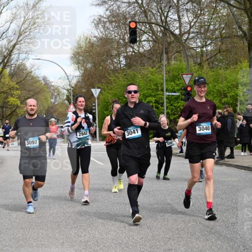 12.04.2026 - 45. Internationalen Wilhelmsburger Insellauf J. Mangold http://msf.ph/oto/9515858 12.04.2026 13:16:42 Ziel 3656, 4312, 5404, 3704, 3846, 2316, 5487, 5487, 3040, 4752, 3886, 3097, 2942, 3575, 2670, 3061, 3281, 4315, 4867, 4868, 4130, 4129, 2609, 2610, 2571, 5001 meine-sportfotos.de