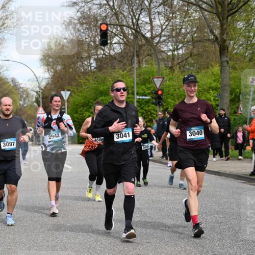 12.04.2026 - 45. Internationalen Wilhelmsburger Insellauf J. Mangold http://msf.ph/oto/9515862 12.04.2026 13:16:43 Ziel 3656, 4312, 5404, 3704, 3846, 2316, 5487, 3040, 3040, 4752, 3886, 3097, 2942, 3575, 2670, 3061, 3281, 4315, 4867, 4868, 4130, 4129, 2609, 2610, 2571, 5001, 5532, 4392 meine-sportfotos.de