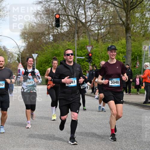12.04.2026 - 45. Internationalen Wilhelmsburger Insellauf J. Mangold http://msf.ph/oto/9515863 12.04.2026 13:16:43 Ziel 3656, 4312, 5404, 3704, 3846, 2316, 5487, 3040, 3040, 4752, 3886, 3097, 2942, 3575, 2670, 3061, 3281, 4315, 4867, 4868, 4130, 4129, 2609, 2610, 2571, 5001, 5532, 4392 meine-sportfotos.de