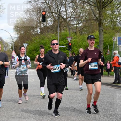 12.04.2026 - 45. Internationalen Wilhelmsburger Insellauf J. Mangold http://msf.ph/oto/9515864 12.04.2026 13:16:43 Ziel 3656, 4312, 5404, 3704, 3846, 2316, 5487, 3040, 3040, 4752, 3886, 3097, 2942, 3575, 2670, 3061, 3281, 4315, 4867, 4868, 4130, 4129, 2609, 2610, 2571, 5001, 5532, 4392 meine-sportfotos.de