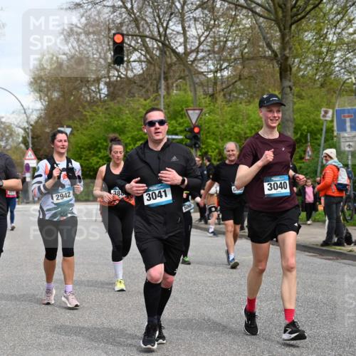 12.04.2026 - 45. Internationalen Wilhelmsburger Insellauf J. Mangold http://msf.ph/oto/9515865 12.04.2026 13:16:43 Ziel 3656, 4312, 5404, 3704, 3846, 2316, 5487, 3040, 3040, 4752, 3886, 3097, 2942, 3575, 2670, 3061, 3281, 4315, 4867, 4868, 4130, 4129, 2609, 2610, 2571, 5001, 5532, 4392 meine-sportfotos.de