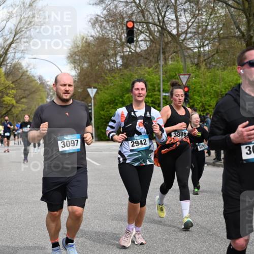 12.04.2026 - 45. Internationalen Wilhelmsburger Insellauf J. Mangold http://msf.ph/oto/9515871 12.04.2026 13:16:44 Ziel 3656, 4312, 5404, 3704, 3846, 2316, 5487, 3040, 4752, 3886, 3097, 2942, 3575, 2670, 3061, 3281, 4315, 4867, 4868, 4130, 4129, 2609, 2610, 2571, 5001, 5532, 4392 meine-sportfotos.de