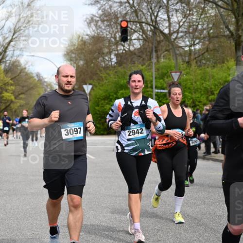 12.04.2026 - 45. Internationalen Wilhelmsburger Insellauf J. Mangold http://msf.ph/oto/9515872 12.04.2026 13:16:44 Ziel 3656, 4312, 5404, 3704, 3846, 2316, 5487, 3040, 4752, 3886, 3097, 2942, 3575, 2670, 3061, 3281, 4315, 4867, 4868, 4130, 4129, 2609, 2610, 2571, 5001, 5532, 4392 meine-sportfotos.de