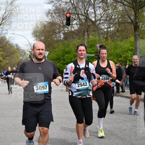 12.04.2026 - 45. Internationalen Wilhelmsburger Insellauf J. Mangold http://msf.ph/oto/9515874 12.04.2026 13:16:44 Ziel 3656, 4312, 5404, 3704, 3846, 2316, 5487, 3040, 4752, 3886, 3097, 2942, 3575, 2670, 3061, 3281, 4315, 4867, 4868, 4130, 4129, 2609, 2610, 2571, 5001, 5532, 4392 meine-sportfotos.de