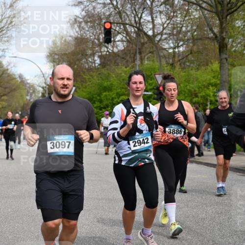 12.04.2026 - 45. Internationalen Wilhelmsburger Insellauf J. Mangold http://msf.ph/oto/9515875 12.04.2026 13:16:44 Ziel 3656, 4312, 5404, 3704, 3846, 2316, 5487, 3040, 4752, 3886, 3097, 2942, 3575, 2670, 3061, 3281, 4315, 4867, 4868, 4130, 4129, 2609, 2610, 2571, 5001, 5532, 4392 meine-sportfotos.de