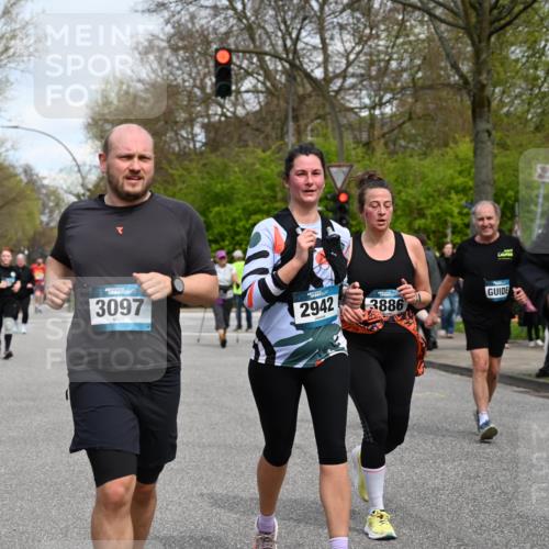 12.04.2026 - 45. Internationalen Wilhelmsburger Insellauf J. Mangold http://msf.ph/oto/9515876 12.04.2026 13:16:44 Ziel 3656, 4312, 5404, 3704, 3846, 2316, 5487, 3040, 4752, 3886, 3097, 2942, 3575, 2670, 3061, 3281, 4315, 4867, 4868, 4130, 4129, 2609, 2610, 2571, 5001, 5532, 4392 meine-sportfotos.de