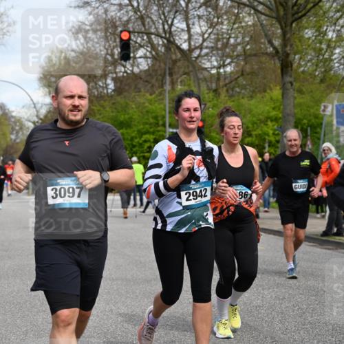 12.04.2026 - 45. Internationalen Wilhelmsburger Insellauf J. Mangold http://msf.ph/oto/9515877 12.04.2026 13:16:44 Ziel 3656, 4312, 5404, 3704, 3846, 2316, 5487, 3040, 4752, 3886, 3097, 2942, 3575, 2670, 3061, 3281, 4315, 4867, 4868, 4130, 4129, 2609, 2610, 2571, 5001, 5532, 4392 meine-sportfotos.de