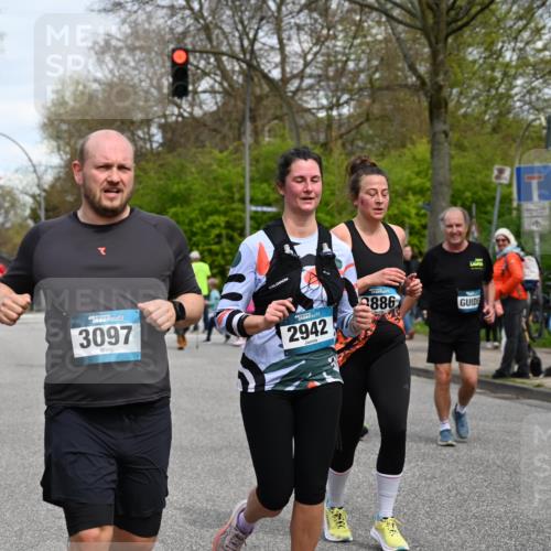 12.04.2026 - 45. Internationalen Wilhelmsburger Insellauf J. Mangold http://msf.ph/oto/9515878 12.04.2026 13:16:44 Ziel 3656, 4312, 5404, 3704, 3846, 2316, 5487, 3040, 4752, 3886, 3097, 2942, 3575, 2670, 3061, 3281, 4315, 4867, 4868, 4130, 4129, 2609, 2610, 2571, 5001, 5532, 4392 meine-sportfotos.de