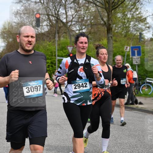 12.04.2026 - 45. Internationalen Wilhelmsburger Insellauf J. Mangold http://msf.ph/oto/9515880 12.04.2026 13:16:45 Ziel 4312, 5404, 3704, 3846, 2316, 5487, 3040, 4752, 4752, 3886, 3097, 2942, 3575, 2670, 3061, 2670, 3061, 3281, 4315, 4867, 4868, 4130, 4129, 2609, 2610, 2571, 5001, 5532, 4392, 4642 meine-sportfotos.de