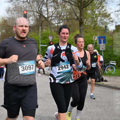 12.04.2026 - 45. Internationalen Wilhelmsburger Insellauf J. Mangold http://msf.ph/oto/9515881 12.04.2026 13:16:45 Ziel 4312, 5404, 3704, 3846, 2316, 5487, 3040, 4752, 4752, 3886, 3097, 2942, 3575, 2670, 3061, 2670, 3061, 3281, 4315, 4867, 4868, 4130, 4129, 2609, 2610, 2571, 5001, 5532, 4392, 4642 meine-sportfotos.de
