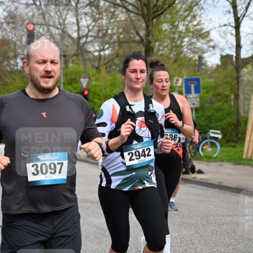 12.04.2026 - 45. Internationalen Wilhelmsburger Insellauf J. Mangold http://msf.ph/oto/9515883 12.04.2026 13:16:45 Ziel 4312, 5404, 3704, 3846, 2316, 5487, 3040, 4752, 4752, 3886, 3097, 2942, 3575, 2670, 3061, 2670, 3061, 3281, 4315, 4867, 4868, 4130, 4129, 2609, 2610, 2571, 5001, 5532, 4392, 4642 meine-sportfotos.de