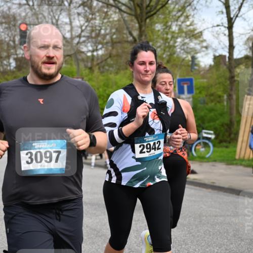 12.04.2026 - 45. Internationalen Wilhelmsburger Insellauf J. Mangold http://msf.ph/oto/9515884 12.04.2026 13:16:45 Ziel 4312, 5404, 3704, 3846, 2316, 5487, 3040, 4752, 4752, 3886, 3097, 2942, 3575, 2670, 3061, 2670, 3061, 3281, 4315, 4867, 4868, 4130, 4129, 2609, 2610, 2571, 5001, 5532, 4392, 4642 meine-sportfotos.de