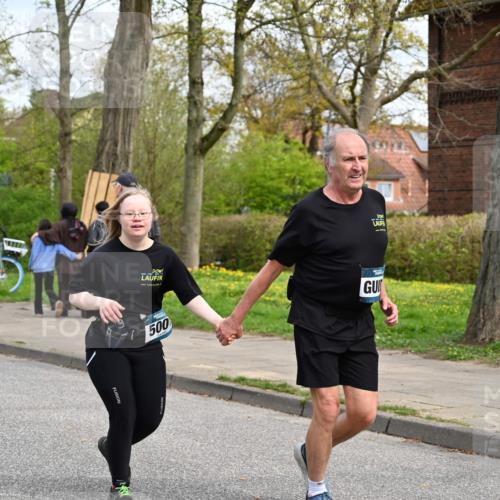12.04.2026 - 45. Internationalen Wilhelmsburger Insellauf J. Mangold http://msf.ph/oto/9515891 12.04.2026 13:16:47 Ziel 5404, 3704, 3846, 2316, 5487, 3040, 4752, 3886, 3886, 3097, 2942, 3575, 2670, 3061, 3281, 3281, 4315, 4867, 4868, 4130, 4129, 2609, 2610, 2571, 5001, 5532, 4392, 4642 meine-sportfotos.de