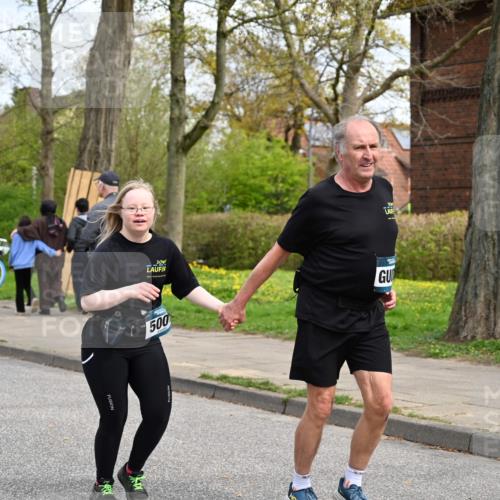 12.04.2026 - 45. Internationalen Wilhelmsburger Insellauf J. Mangold http://msf.ph/oto/9515892 12.04.2026 13:16:47 Ziel 5404, 3704, 3846, 2316, 5487, 3040, 4752, 3886, 3886, 3097, 2942, 3575, 2670, 3061, 3281, 3281, 4315, 4867, 4868, 4130, 4129, 2609, 2610, 2571, 5001, 5532, 4392, 4642 meine-sportfotos.de