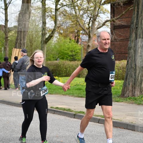12.04.2026 - 45. Internationalen Wilhelmsburger Insellauf J. Mangold http://msf.ph/oto/9515893 12.04.2026 13:16:47 Ziel 5404, 3704, 3846, 2316, 5487, 3040, 4752, 3886, 3886, 3097, 2942, 3575, 2670, 3061, 3281, 3281, 4315, 4867, 4868, 4130, 4129, 2609, 2610, 2571, 5001, 5532, 4392, 4642 meine-sportfotos.de