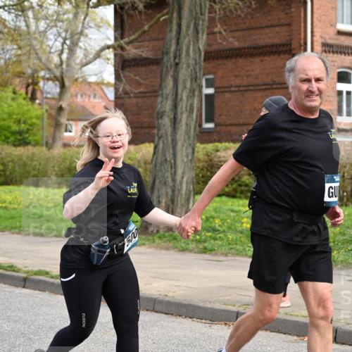 12.04.2026 - 45. Internationalen Wilhelmsburger Insellauf J. Mangold http://msf.ph/oto/9515902 12.04.2026 13:16:48 Ziel 5404, 3704, 3846, 2316, 5487, 3040, 4752, 3886, 3097, 2942, 3097, 2942, 3575, 2670, 3061, 3281, 4315, 4315, 4867, 4868, 4130, 4129, 2609, 2610, 2571, 5001, 5532, 4392, 4642, 4957 meine-sportfotos.de