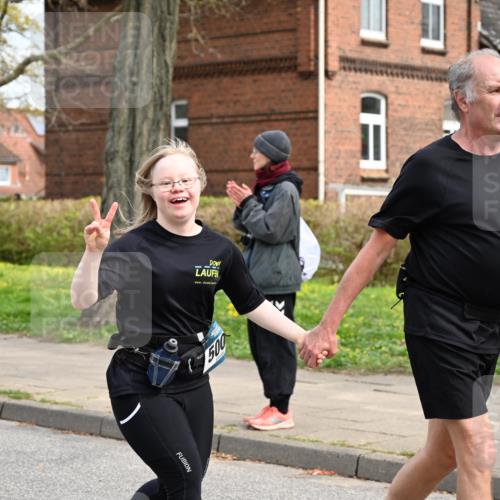 12.04.2026 - 45. Internationalen Wilhelmsburger Insellauf J. Mangold http://msf.ph/oto/9515906 12.04.2026 13:16:48 Ziel 5404, 3704, 3846, 2316, 5487, 3040, 4752, 3886, 3097, 2942, 3097, 2942, 3575, 2670, 3061, 3281, 4315, 4315, 4867, 4868, 4130, 4129, 2609, 2610, 2571, 5001, 5532, 4392, 4642, 4957 meine-sportfotos.de