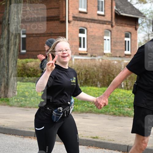 12.04.2026 - 45. Internationalen Wilhelmsburger Insellauf J. Mangold http://msf.ph/oto/9515909 12.04.2026 13:16:49 Ziel 5404, 3704, 3846, 2316, 5487, 3040, 4752, 3886, 3097, 2942, 3575, 2670, 3061, 3281, 4315, 4867, 4867, 4868, 4130, 4129, 2609, 2610, 2571, 5001, 5532, 4392, 4642, 4957, 3900 meine-sportfotos.de