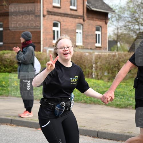 12.04.2026 - 45. Internationalen Wilhelmsburger Insellauf J. Mangold http://msf.ph/oto/9515911 12.04.2026 13:16:49 Ziel 5404, 3704, 3846, 2316, 5487, 3040, 4752, 3886, 3097, 2942, 3575, 2670, 3061, 3281, 4315, 4867, 4867, 4868, 4130, 4129, 2609, 2610, 2571, 5001, 5532, 4392, 4642, 4957, 3900 meine-sportfotos.de
