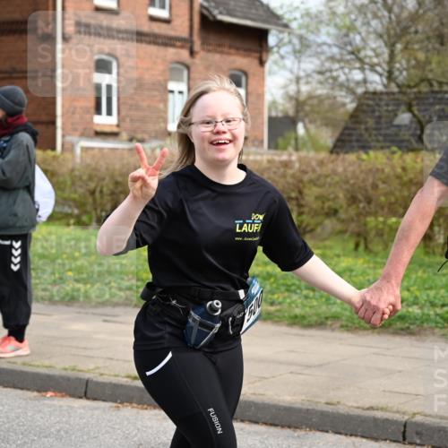 12.04.2026 - 45. Internationalen Wilhelmsburger Insellauf J. Mangold http://msf.ph/oto/9515913 12.04.2026 13:16:49 Ziel 5404, 3704, 3846, 2316, 5487, 3040, 4752, 3886, 3097, 2942, 3575, 2670, 3061, 3281, 4315, 4867, 4867, 4868, 4130, 4129, 2609, 2610, 2571, 5001, 5532, 4392, 4642, 4957, 3900 meine-sportfotos.de