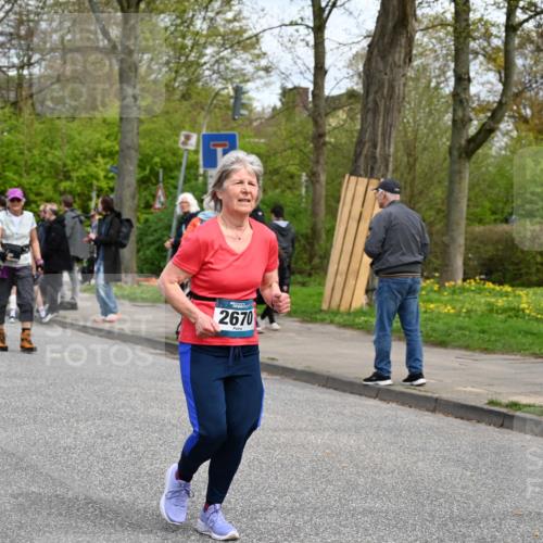 12.04.2026 - 45. Internationalen Wilhelmsburger Insellauf J. Mangold http://msf.ph/oto/9515916 12.04.2026 13:16:50 Ziel 3704, 3846, 2316, 5487, 3040, 4752, 3886, 3097, 2942, 3575, 3575, 2670, 3061, 3281, 4315, 4867, 4868, 4868, 4130, 4129, 2609, 2610, 2571, 5001, 5532, 4392, 4642, 4957, 3900 meine-sportfotos.de