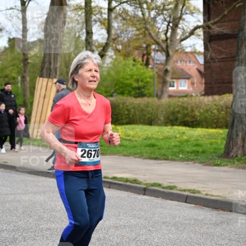 12.04.2026 - 45. Internationalen Wilhelmsburger Insellauf J. Mangold http://msf.ph/oto/9515924 12.04.2026 13:16:51 Ziel 3704, 3846, 2316, 5487, 3040, 4752, 3886, 3097, 2942, 3575, 2670, 3061, 3281, 4315, 4867, 4868, 4130, 4130, 4129, 2609, 2610, 2571, 5001, 5532, 4392, 4642, 4957, 3900, 5759 meine-sportfotos.de