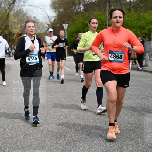 12.04.2026 - 45. Internationalen Wilhelmsburger Insellauf J. Mangold http://msf.ph/oto/9515952 12.04.2026 13:17:01 Ziel 5487, 3040, 4752, 3886, 3097, 2942, 3575, 2670, 3061, 3281, 4315, 4867, 4867, 4868, 4130, 4129, 2609, 2610, 2571, 5001, 5532, 4392, 4642, 4957, 3900, 3900, 5759, 2030, 3199, 3453, 3455, 4194, 5717, 4804 meine-sportfotos.de