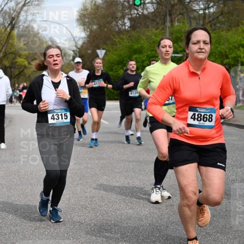 12.04.2026 - 45. Internationalen Wilhelmsburger Insellauf J. Mangold http://msf.ph/oto/9515955 12.04.2026 13:17:01 Ziel 5487, 3040, 4752, 3886, 3097, 2942, 3575, 2670, 3061, 3281, 4315, 4867, 4867, 4868, 4130, 4129, 2609, 2610, 2571, 5001, 5532, 4392, 4642, 4957, 3900, 3900, 5759, 2030, 3199, 3453, 3455, 4194, 5717, 4804 meine-sportfotos.de