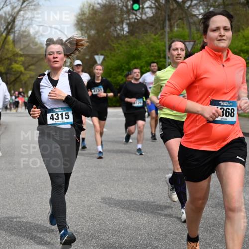 12.04.2026 - 45. Internationalen Wilhelmsburger Insellauf J. Mangold http://msf.ph/oto/9515957 12.04.2026 13:17:01 Ziel 5487, 3040, 4752, 3886, 3097, 2942, 3575, 2670, 3061, 3281, 4315, 4867, 4867, 4868, 4130, 4129, 2609, 2610, 2571, 5001, 5532, 4392, 4642, 4957, 3900, 3900, 5759, 2030, 3199, 3453, 3455, 4194, 5717, 4804 meine-sportfotos.de