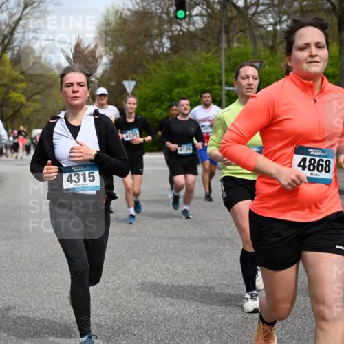 12.04.2026 - 45. Internationalen Wilhelmsburger Insellauf J. Mangold http://msf.ph/oto/9515958 12.04.2026 13:17:01 Ziel 5487, 3040, 4752, 3886, 3097, 2942, 3575, 2670, 3061, 3281, 4315, 4867, 4867, 4868, 4130, 4129, 2609, 2610, 2571, 5001, 5532, 4392, 4642, 4957, 3900, 3900, 5759, 2030, 3199, 3453, 3455, 4194, 5717, 4804 meine-sportfotos.de