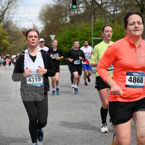 12.04.2026 - 45. Internationalen Wilhelmsburger Insellauf J. Mangold http://msf.ph/oto/9515959 12.04.2026 13:17:02 Ziel 5487, 3040, 4752, 3886, 3097, 2942, 3575, 2670, 3061, 3281, 4315, 4867, 4868, 4868, 4130, 4129, 2609, 2610, 2571, 5001, 5532, 4392, 4642, 4957, 3900, 5759, 2030, 3199, 3453, 3455, 4194, 5717, 4804, 3604 meine-sportfotos.de