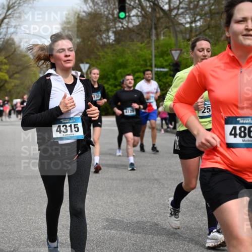 12.04.2026 - 45. Internationalen Wilhelmsburger Insellauf J. Mangold http://msf.ph/oto/9515961 12.04.2026 13:17:02 Ziel 5487, 3040, 4752, 3886, 3097, 2942, 3575, 2670, 3061, 3281, 4315, 4867, 4868, 4868, 4130, 4129, 2609, 2610, 2571, 5001, 5532, 4392, 4642, 4957, 3900, 5759, 2030, 3199, 3453, 3455, 4194, 5717, 4804, 3604 meine-sportfotos.de