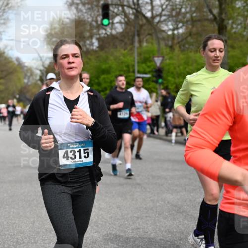 12.04.2026 - 45. Internationalen Wilhelmsburger Insellauf J. Mangold http://msf.ph/oto/9515964 12.04.2026 13:17:02 Ziel 5487, 3040, 4752, 3886, 3097, 2942, 3575, 2670, 3061, 3281, 4315, 4867, 4868, 4868, 4130, 4129, 2609, 2610, 2571, 5001, 5532, 4392, 4642, 4957, 3900, 5759, 2030, 3199, 3453, 3455, 4194, 5717, 4804, 3604 meine-sportfotos.de