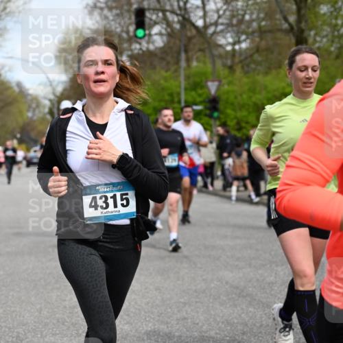 12.04.2026 - 45. Internationalen Wilhelmsburger Insellauf J. Mangold http://msf.ph/oto/9515965 12.04.2026 13:17:02 Ziel 5487, 3040, 4752, 3886, 3097, 2942, 3575, 2670, 3061, 3281, 4315, 4867, 4868, 4868, 4130, 4129, 2609, 2610, 2571, 5001, 5532, 4392, 4642, 4957, 3900, 5759, 2030, 3199, 3453, 3455, 4194, 5717, 4804, 3604 meine-sportfotos.de