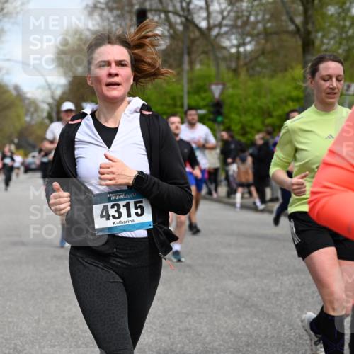 12.04.2026 - 45. Internationalen Wilhelmsburger Insellauf J. Mangold http://msf.ph/oto/9515966 12.04.2026 13:17:02 Ziel 5487, 3040, 4752, 3886, 3097, 2942, 3575, 2670, 3061, 3281, 4315, 4867, 4868, 4868, 4130, 4129, 2609, 2610, 2571, 5001, 5532, 4392, 4642, 4957, 3900, 5759, 2030, 3199, 3453, 3455, 4194, 5717, 4804, 3604 meine-sportfotos.de