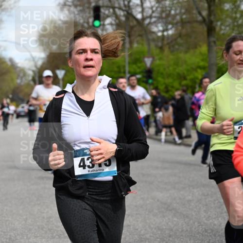 12.04.2026 - 45. Internationalen Wilhelmsburger Insellauf J. Mangold http://msf.ph/oto/9515967 12.04.2026 13:17:02 Ziel 5487, 3040, 4752, 3886, 3097, 2942, 3575, 2670, 3061, 3281, 4315, 4867, 4868, 4868, 4130, 4129, 2609, 2610, 2571, 5001, 5532, 4392, 4642, 4957, 3900, 5759, 2030, 3199, 3453, 3455, 4194, 5717, 4804, 3604 meine-sportfotos.de