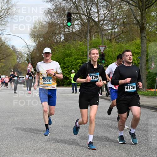 12.04.2026 - 45. Internationalen Wilhelmsburger Insellauf J. Mangold http://msf.ph/oto/9515970 12.04.2026 13:17:03 Ziel 5487, 3040, 4752, 3886, 3097, 2942, 3575, 2670, 3061, 3281, 4315, 4867, 4868, 4130, 4130, 4129, 2609, 2610, 2571, 5001, 5532, 4392, 4642, 4957, 3900, 5759, 5759, 2030, 3199, 3453, 3455, 4194, 5717, 4804, 3604 meine-sportfotos.de