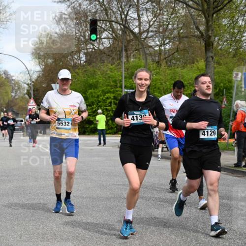 12.04.2026 - 45. Internationalen Wilhelmsburger Insellauf J. Mangold http://msf.ph/oto/9515972 12.04.2026 13:17:03 Ziel 5487, 3040, 4752, 3886, 3097, 2942, 3575, 2670, 3061, 3281, 4315, 4867, 4868, 4130, 4130, 4129, 2609, 2610, 2571, 5001, 5532, 4392, 4642, 4957, 3900, 5759, 5759, 2030, 3199, 3453, 3455, 4194, 5717, 4804, 3604 meine-sportfotos.de