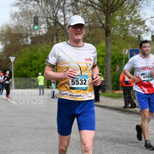12.04.2026 - 45. Internationalen Wilhelmsburger Insellauf J. Mangold http://msf.ph/oto/9515986 12.04.2026 13:17:05 Ziel 5487, 3040, 4752, 3886, 3097, 2942, 3575, 2670, 3061, 3281, 4315, 4867, 4868, 4130, 4129, 2609, 2610, 2571, 2571, 5001, 5532, 4392, 4642, 4957, 3900, 5759, 2030, 3199, 3453, 3455, 4194, 5717, 4804, 3604, 2125 meine-sportfotos.de
