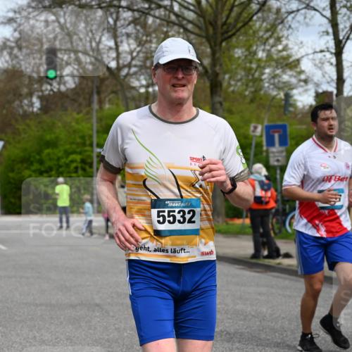 12.04.2026 - 45. Internationalen Wilhelmsburger Insellauf J. Mangold http://msf.ph/oto/9515988 12.04.2026 13:17:05 Ziel 5487, 3040, 4752, 3886, 3097, 2942, 3575, 2670, 3061, 3281, 4315, 4867, 4868, 4130, 4129, 2609, 2610, 2571, 2571, 5001, 5532, 4392, 4642, 4957, 3900, 5759, 2030, 3199, 3453, 3455, 4194, 5717, 4804, 3604, 2125 meine-sportfotos.de