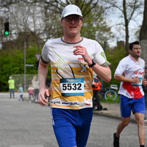 12.04.2026 - 45. Internationalen Wilhelmsburger Insellauf J. Mangold http://msf.ph/oto/9515990 12.04.2026 13:17:05 Ziel 5487, 3040, 4752, 3886, 3097, 2942, 3575, 2670, 3061, 3281, 4315, 4867, 4868, 4130, 4129, 2609, 2610, 2571, 2571, 5001, 5532, 4392, 4642, 4957, 3900, 5759, 2030, 3199, 3453, 3455, 4194, 5717, 4804, 3604, 2125 meine-sportfotos.de