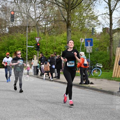 12.04.2026 - 45. Internationalen Wilhelmsburger Insellauf J. Mangold http://msf.ph/oto/9515993 12.04.2026 13:17:11 Ziel 3886, 3097, 2942, 3575, 2670, 3061, 3281, 4315, 4867, 4868, 4130, 4129, 2609, 2610, 2571, 5001, 5532, 4392, 4642, 4957, 3900, 5759, 2030, 3199, 3453, 3455, 4194, 4194, 5717, 4804, 3604, 2125, 2520, 5204, 3272, 4690, 3252, 4697 meine-sportfotos.de