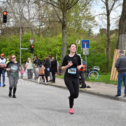 12.04.2026 - 45. Internationalen Wilhelmsburger Insellauf J. Mangold http://msf.ph/oto/9515995 12.04.2026 13:17:11 Ziel 3886, 3097, 2942, 3575, 2670, 3061, 3281, 4315, 4867, 4868, 4130, 4129, 2609, 2610, 2571, 5001, 5532, 4392, 4642, 4957, 3900, 5759, 2030, 3199, 3453, 3455, 4194, 4194, 5717, 4804, 3604, 2125, 2520, 5204, 3272, 4690, 3252, 4697 meine-sportfotos.de