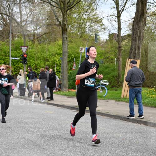 12.04.2026 - 45. Internationalen Wilhelmsburger Insellauf J. Mangold http://msf.ph/oto/9515998 12.04.2026 13:17:11 Ziel 3886, 3097, 2942, 3575, 2670, 3061, 3281, 4315, 4867, 4868, 4130, 4129, 2609, 2610, 2571, 5001, 5532, 4392, 4642, 4957, 3900, 5759, 2030, 3199, 3453, 3455, 4194, 4194, 5717, 4804, 3604, 2125, 2520, 5204, 3272, 4690, 3252, 4697 meine-sportfotos.de