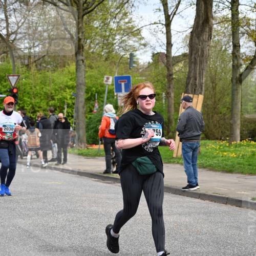 12.04.2026 - 45. Internationalen Wilhelmsburger Insellauf J. Mangold http://msf.ph/oto/9516017 12.04.2026 13:17:14 Ziel 3575, 2670, 3061, 3281, 4315, 4867, 4868, 4130, 4129, 2609, 2610, 2571, 5001, 5532, 4392, 4642, 4957, 3900, 5759, 2030, 3199, 3453, 3455, 4194, 5717, 4804, 3604, 3604, 2125, 2520, 5204, 3272, 4690, 3252, 4697, 2903 meine-sportfotos.de
