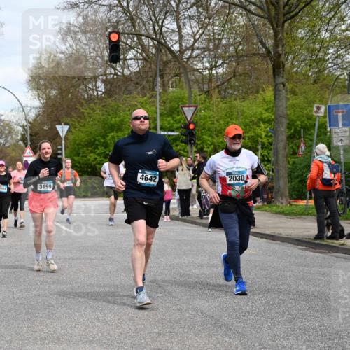12.04.2026 - 45. Internationalen Wilhelmsburger Insellauf J. Mangold http://msf.ph/oto/9516018 12.04.2026 13:17:15 Ziel 3575, 2670, 3061, 3281, 4315, 4867, 4868, 4130, 4129, 2609, 2610, 2571, 5001, 5532, 4392, 4642, 4957, 3900, 5759, 5759, 2030, 3199, 3453, 3455, 4194, 5717, 4804, 3604, 2125, 2520, 5204, 3272, 4690, 3252, 4697, 2903, 4104 meine-sportfotos.de