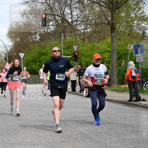 12.04.2026 - 45. Internationalen Wilhelmsburger Insellauf J. Mangold http://msf.ph/oto/9516019 12.04.2026 13:17:15 Ziel 3575, 2670, 3061, 3281, 4315, 4867, 4868, 4130, 4129, 2609, 2610, 2571, 5001, 5532, 4392, 4642, 4957, 3900, 5759, 5759, 2030, 3199, 3453, 3455, 4194, 5717, 4804, 3604, 2125, 2520, 5204, 3272, 4690, 3252, 4697, 2903, 4104 meine-sportfotos.de